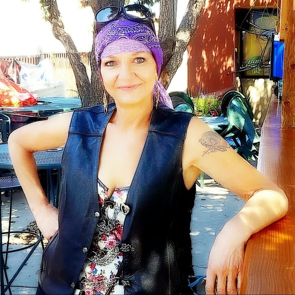 Meet your Posher, Laurie - Picture 3 of 7